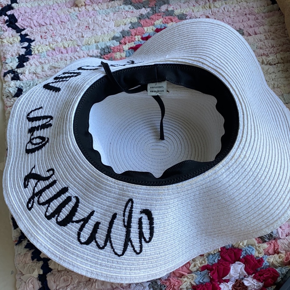 Beach hat - Picture 2 of 3